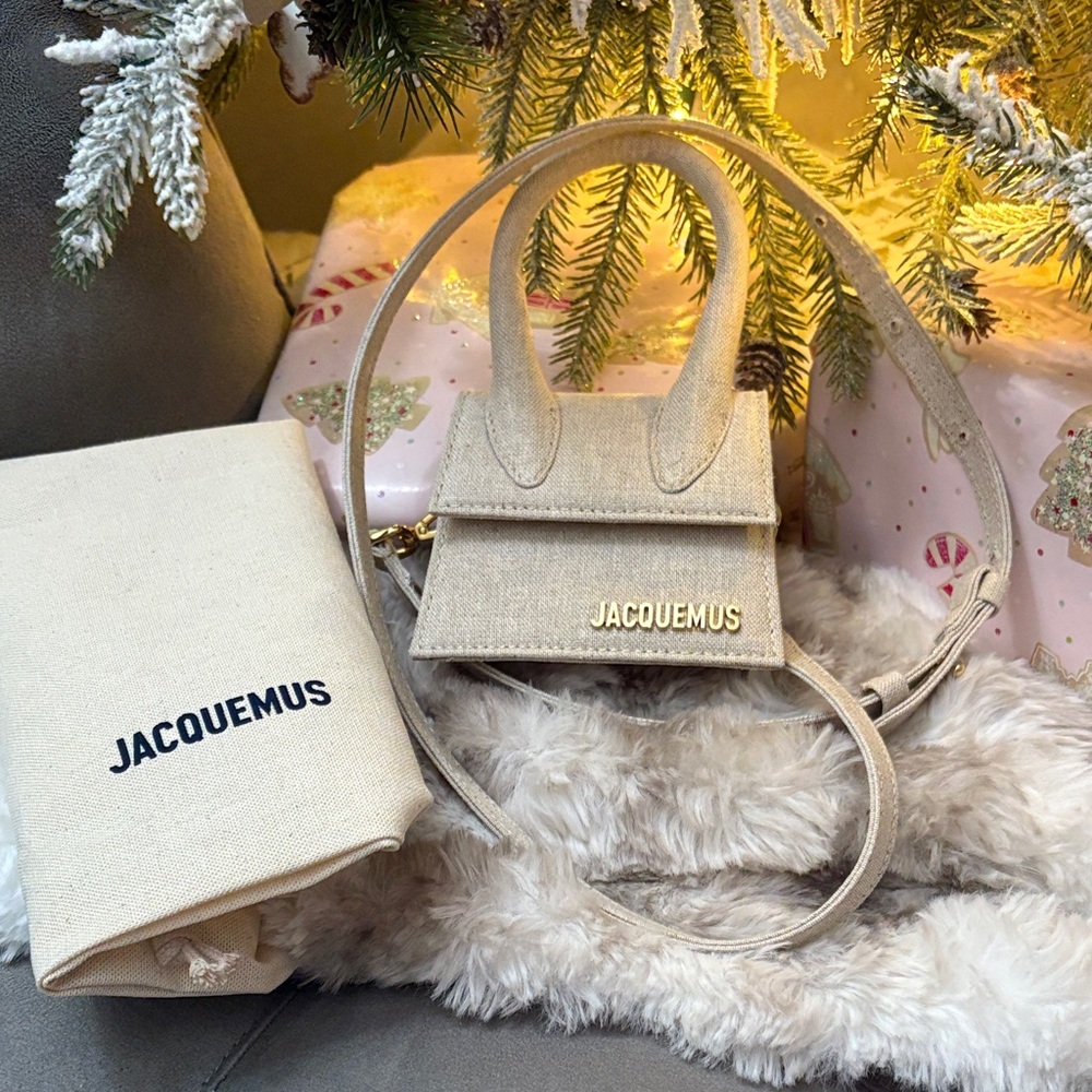 Jacquemus Beige Mini Bag with Gold Accents. Jacqemus Logo Top Handle Bag - Picture 2 of 7